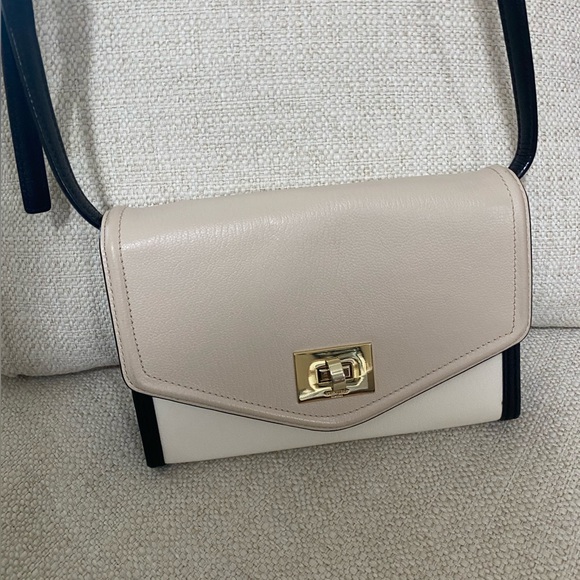 Kate Spade Walter Place EUC Nikki Envelope Crossbody
Bag Pebble Leather - Picture 9 of 16